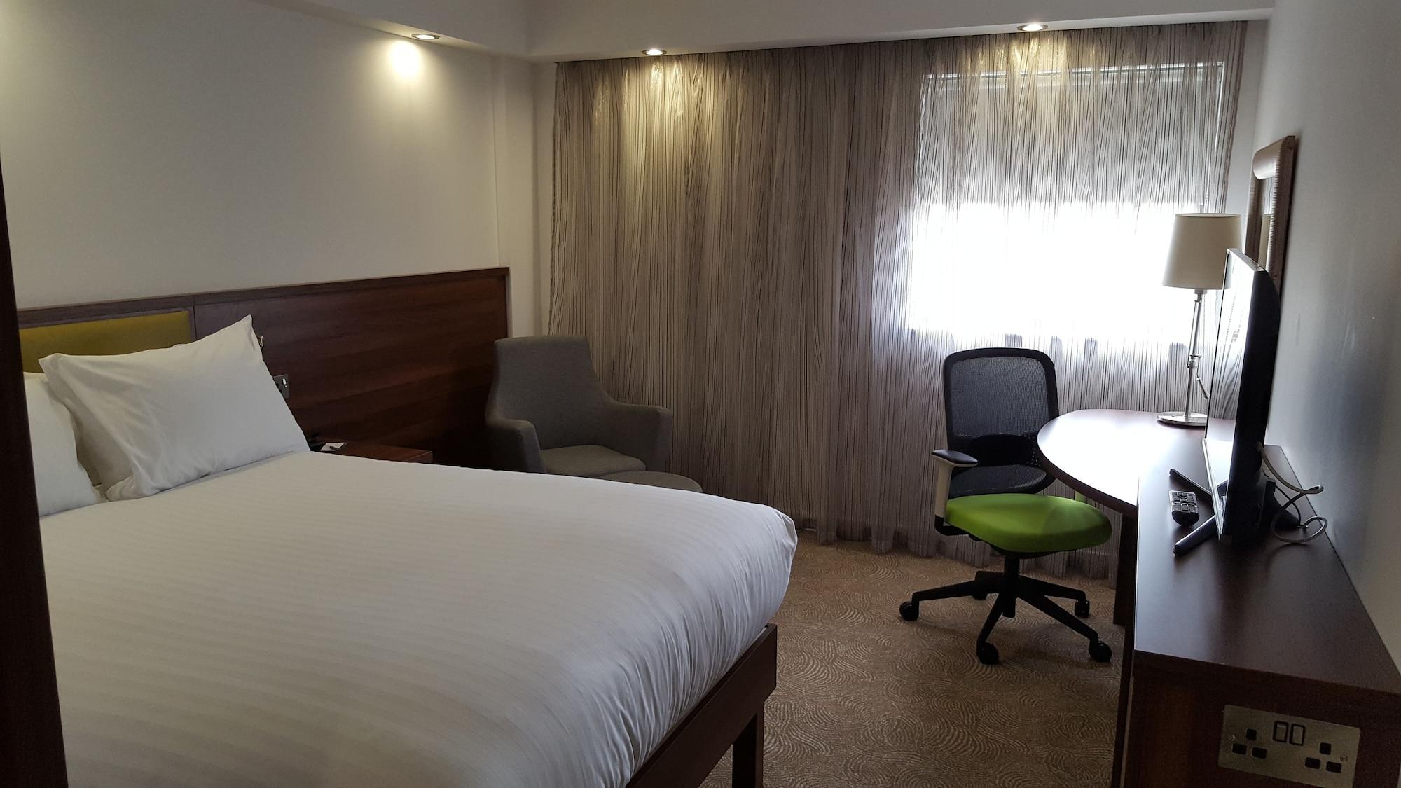 Hotel Hampton By Hilton Corby Exterior foto