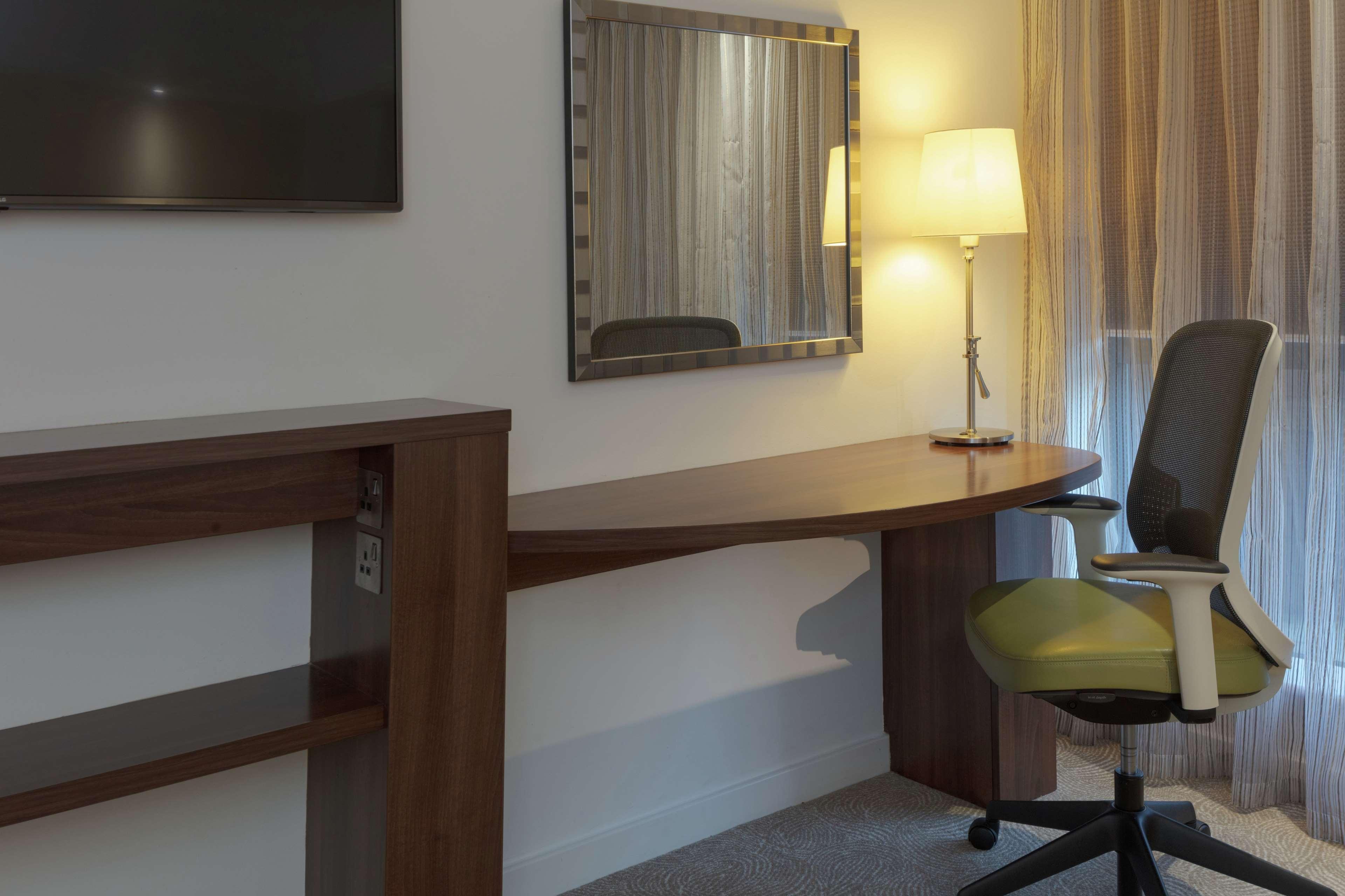 Hotel Hampton By Hilton Corby Exterior foto