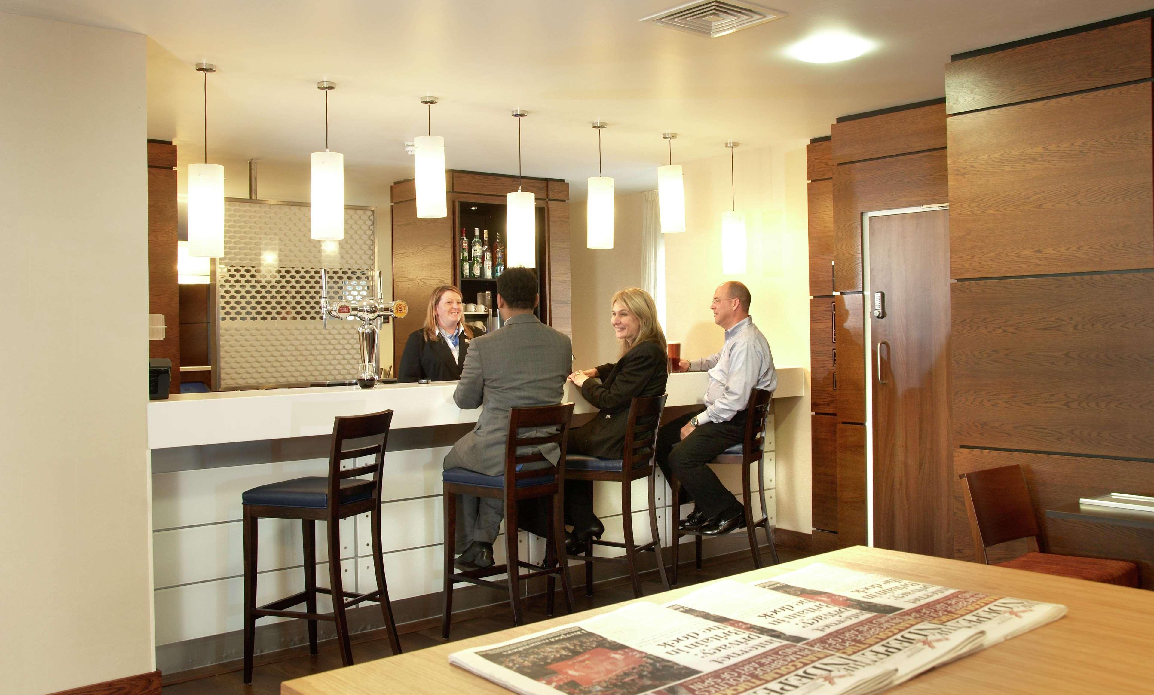 Hotel Hampton By Hilton Corby Exterior foto