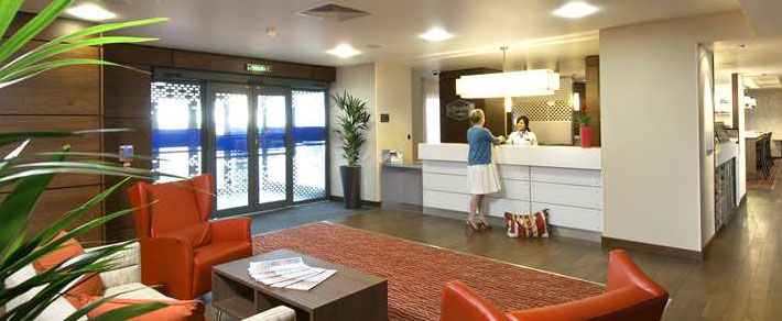 Hotel Hampton By Hilton Corby Exterior foto