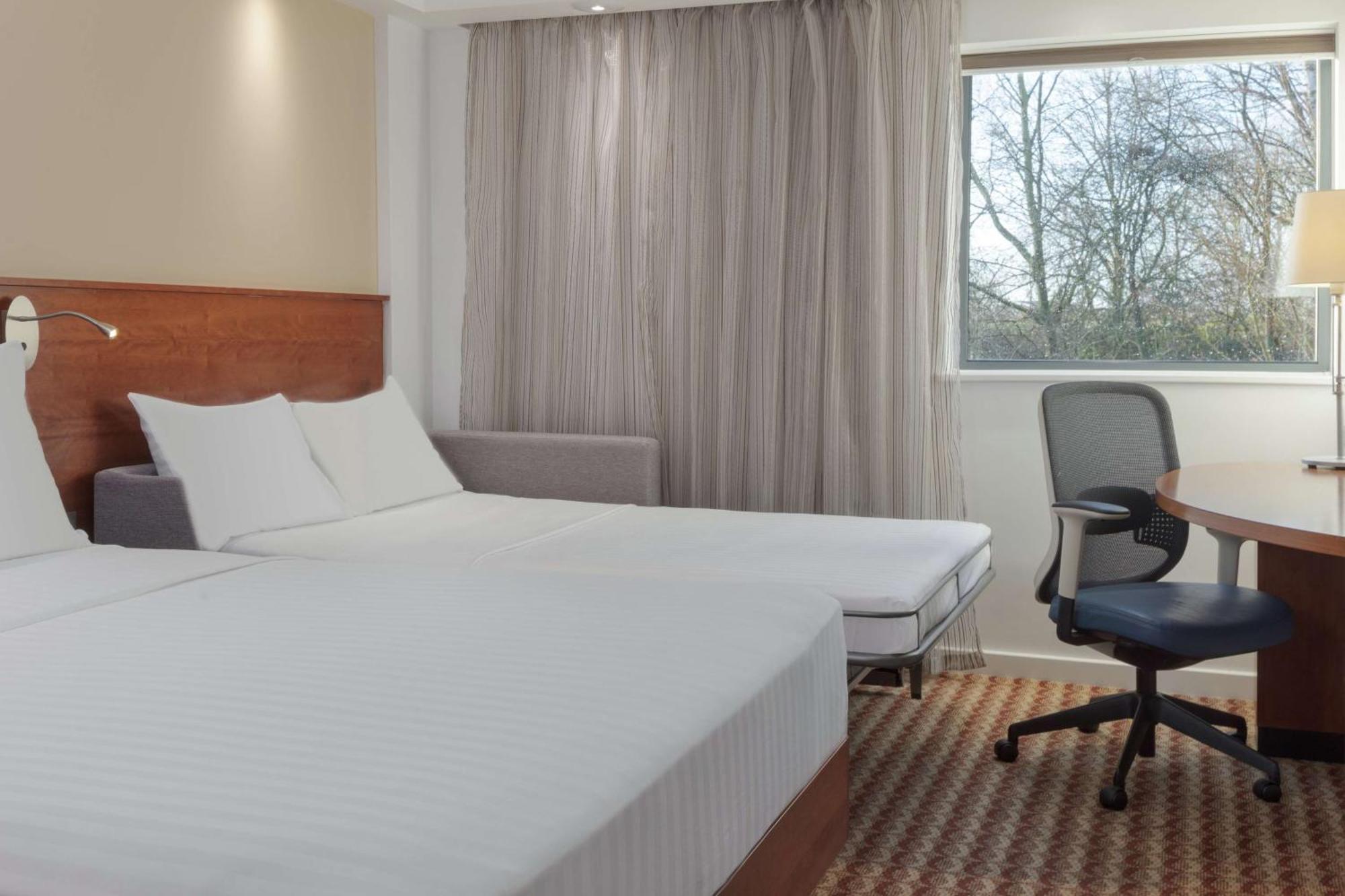 Hotel Hampton By Hilton Corby Exterior foto