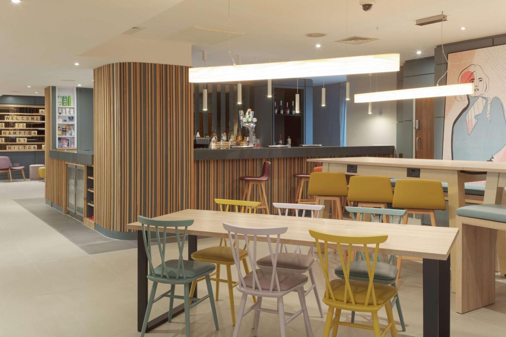 Hotel Hampton By Hilton Corby Exterior foto