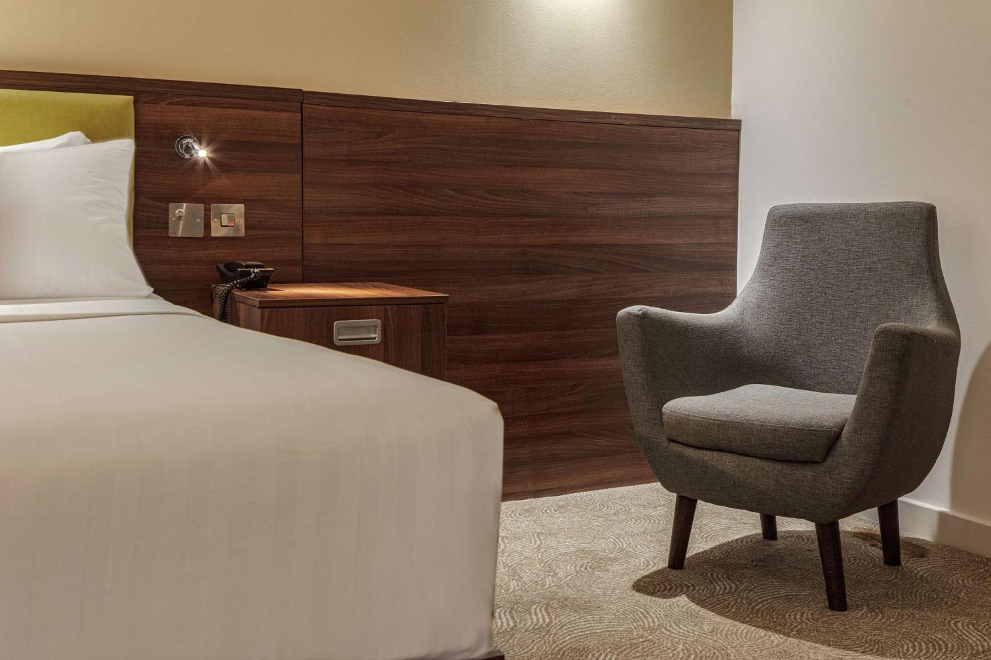 Hotel Hampton By Hilton Corby Exterior foto