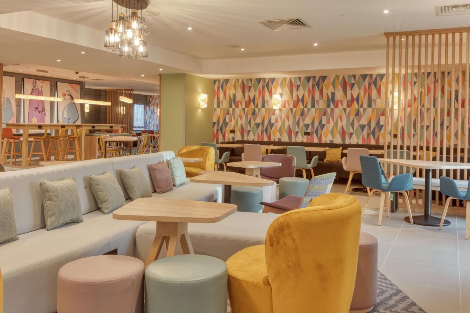 Hotel Hampton By Hilton Corby Exterior foto