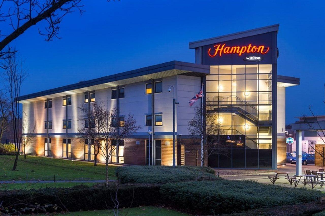Hotel Hampton By Hilton Corby Exterior foto
